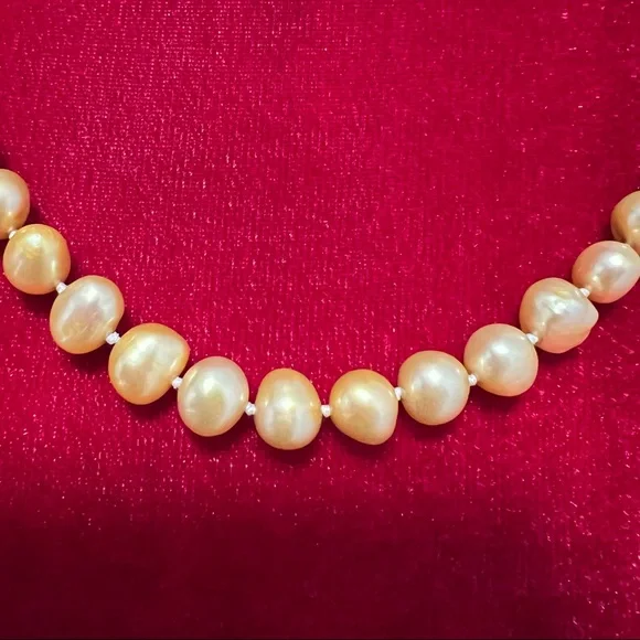 Golden pearl necklace - Picture 4 of 4
